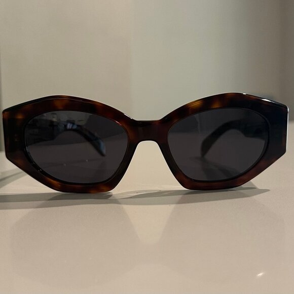Celine Triomphe Sunglasses Tortoise CL40238U - Picture 2 of 10
